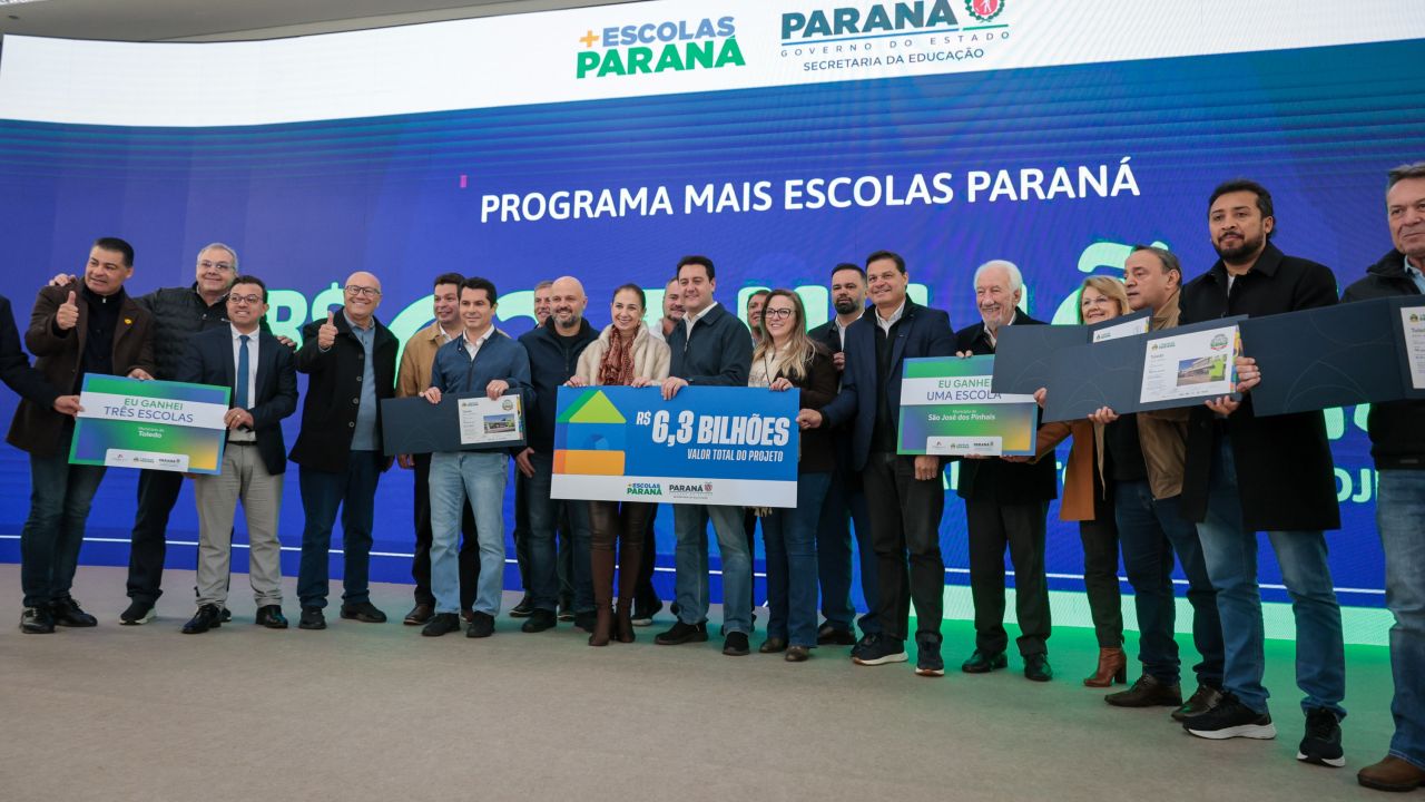 Ratinho Junior assina maior PPP da educação do Brasil para construir 40 colégios no Paraná