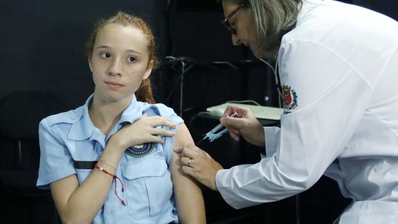 Governo do Paraná reforça campanha de vacinação contra gripe nas escolas estaduais
