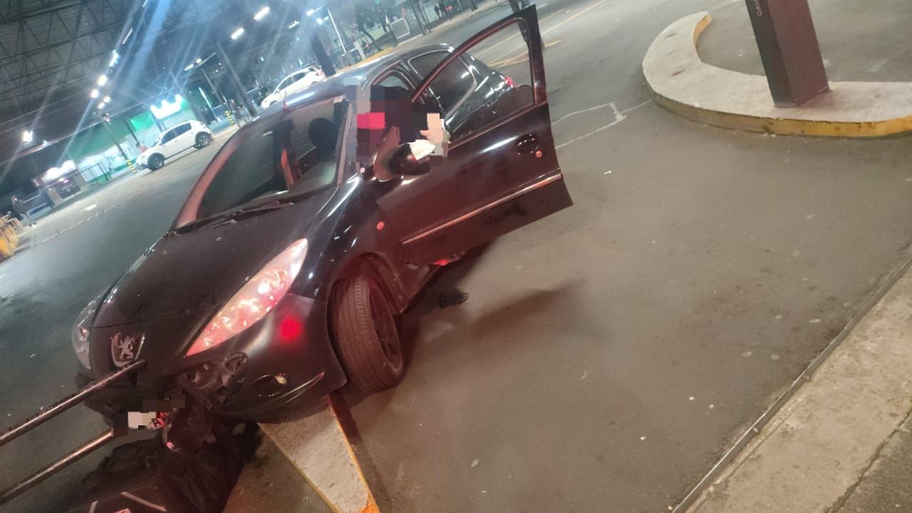 Mulher é presa por embriaguez ao volante após colisão no Centro de Cascavel