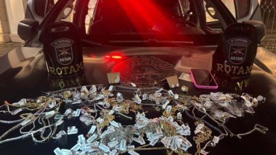 Imagem referente à notícia: Em ação integrada, PMPR recupera joias roubadas em shopping de Curitiba