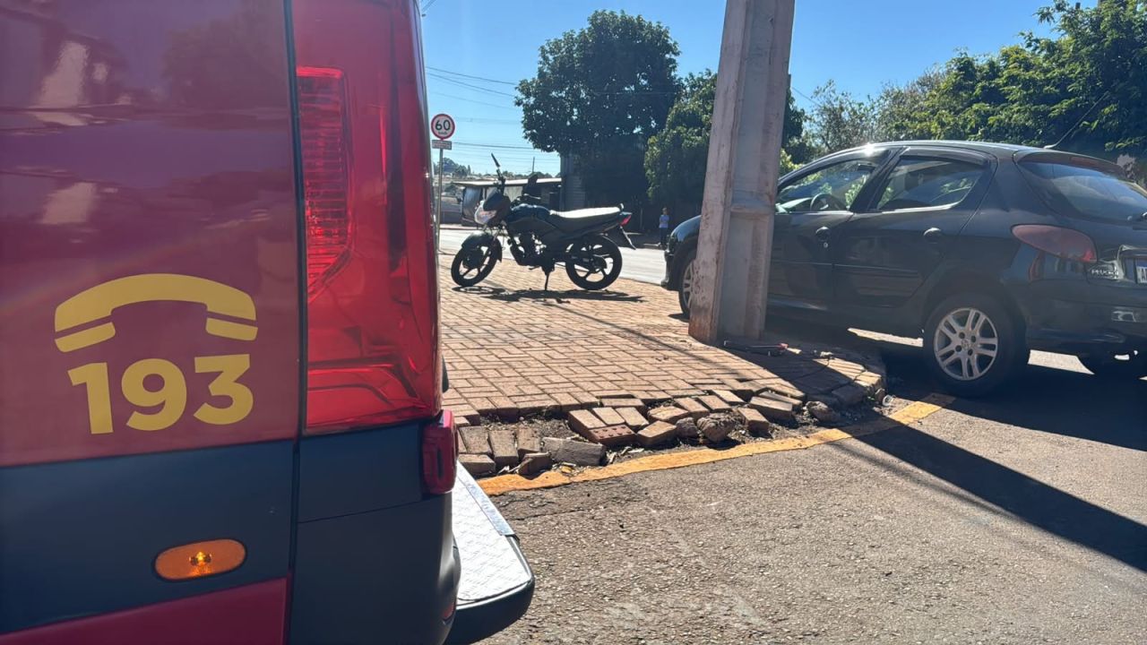 Motociclista de 31 anos fica ferido em colisão entre carro e moto no Brasmadeira, em Cascavel