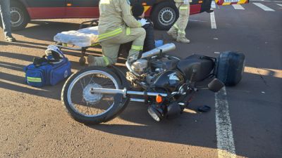 Imagem referente à notícia: Duas pessoas ficam feridas após colisão entre moto e bicicleta na Avenida Brasil, em Cascavel