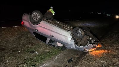 Imagem referente à notícia: Motorista capota carro na BR-467 após ser fechada por outro veículo em Cascavel