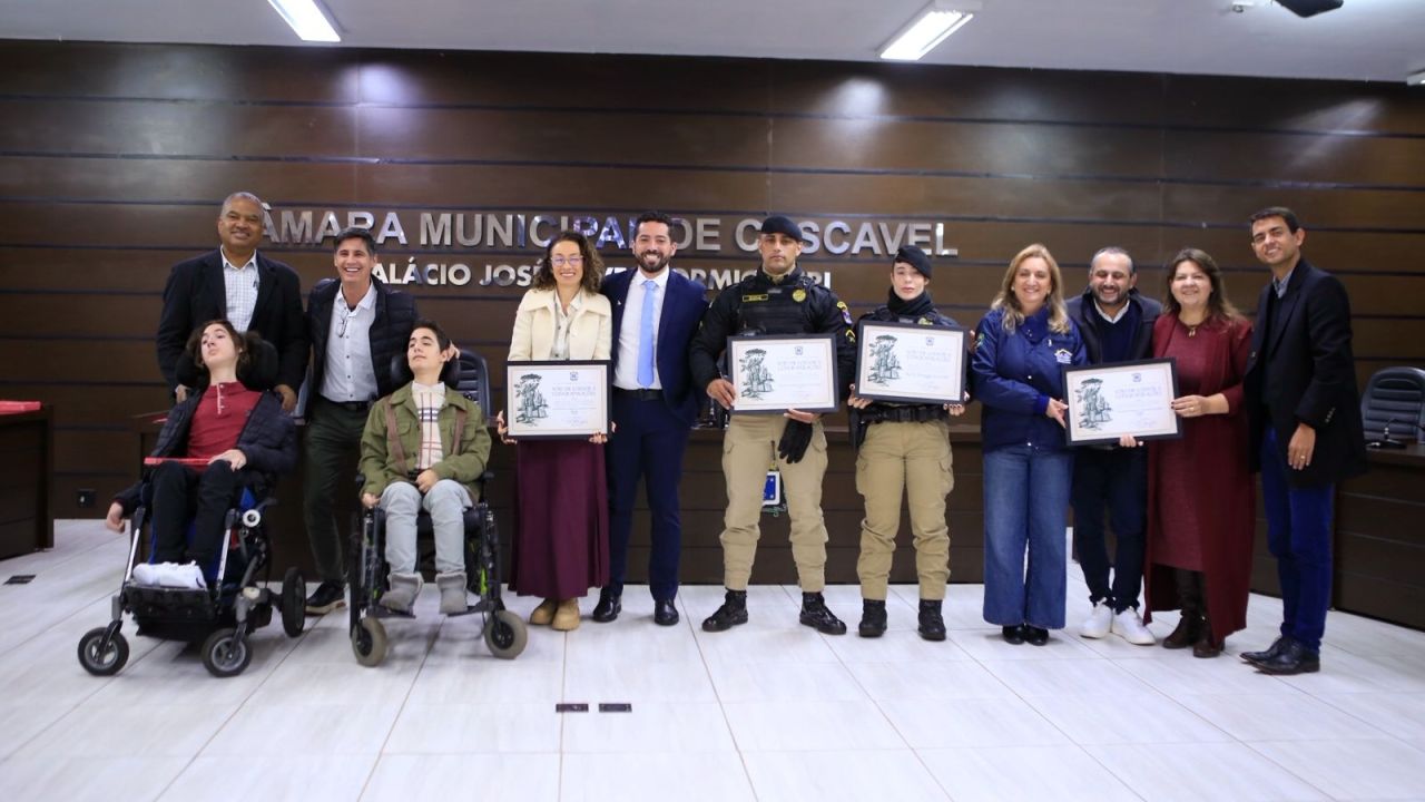Câmara homenageia PAID, APAE e policiais militares por serviços prestados à população de Cascavel