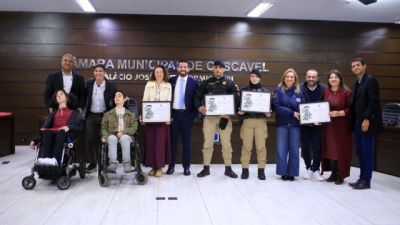 Imagem referente à notícia: Câmara homenageia PAID, APAE e policiais militares por serviços prestados à população de Cascavel