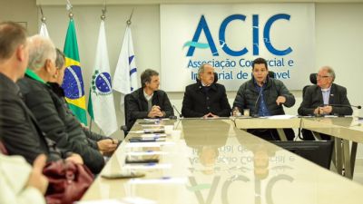 Imagem referente à notícia: Gugu Bueno presta contas ao setor produtivo e destaca novo protagonismo do Oeste