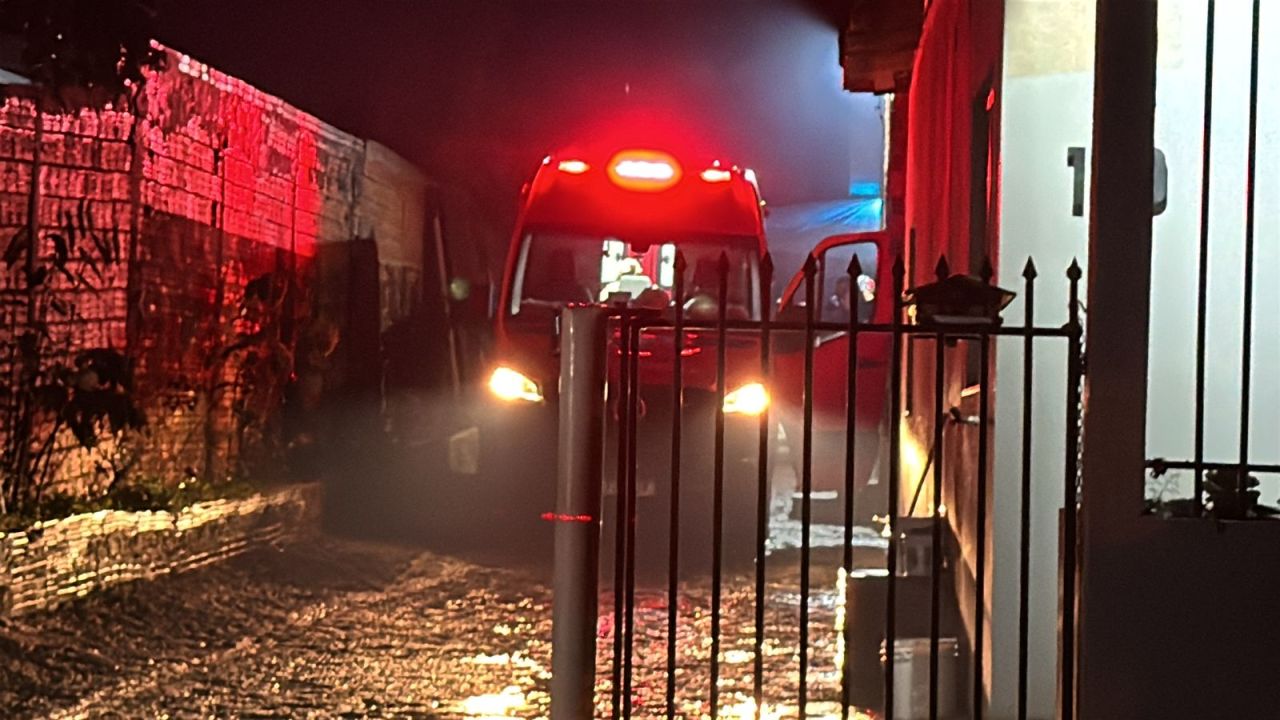Mulher é socorrida após escora cair sobre sua cabeça no Bairro Cascavel Velho