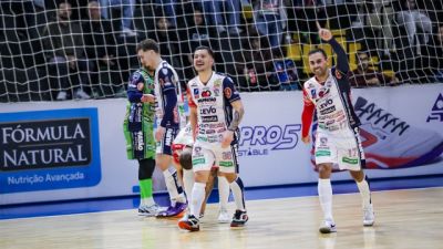 Imagem referente à notícia: Cascavel Futsal vence o São José por 4 a 1 e segue firme na briga pelas primeiras posições da LNF