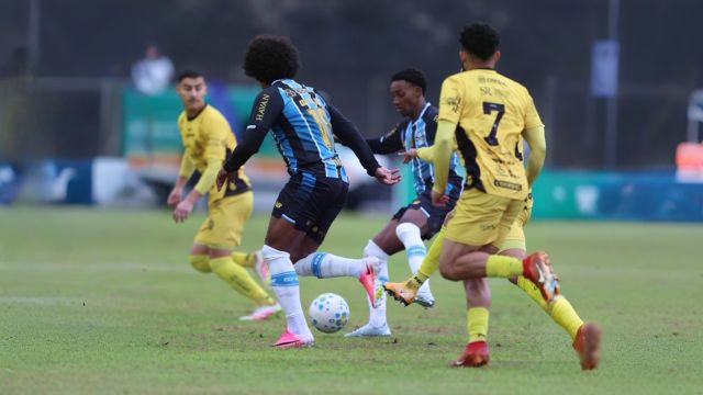 FC Cascavel faz boa atuação, mas sofre virada do Grêmio diante de mais de 10 mil torcedores