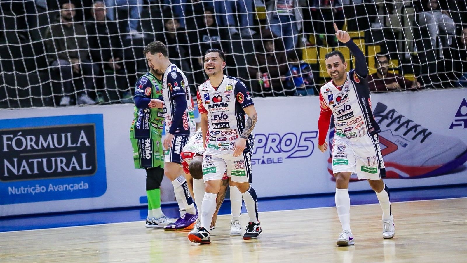 Imagem referente a notícia: Cascavel Futsal vence o São José por 4 a 1 e segue firme na briga pelas primeiras posições da LNF