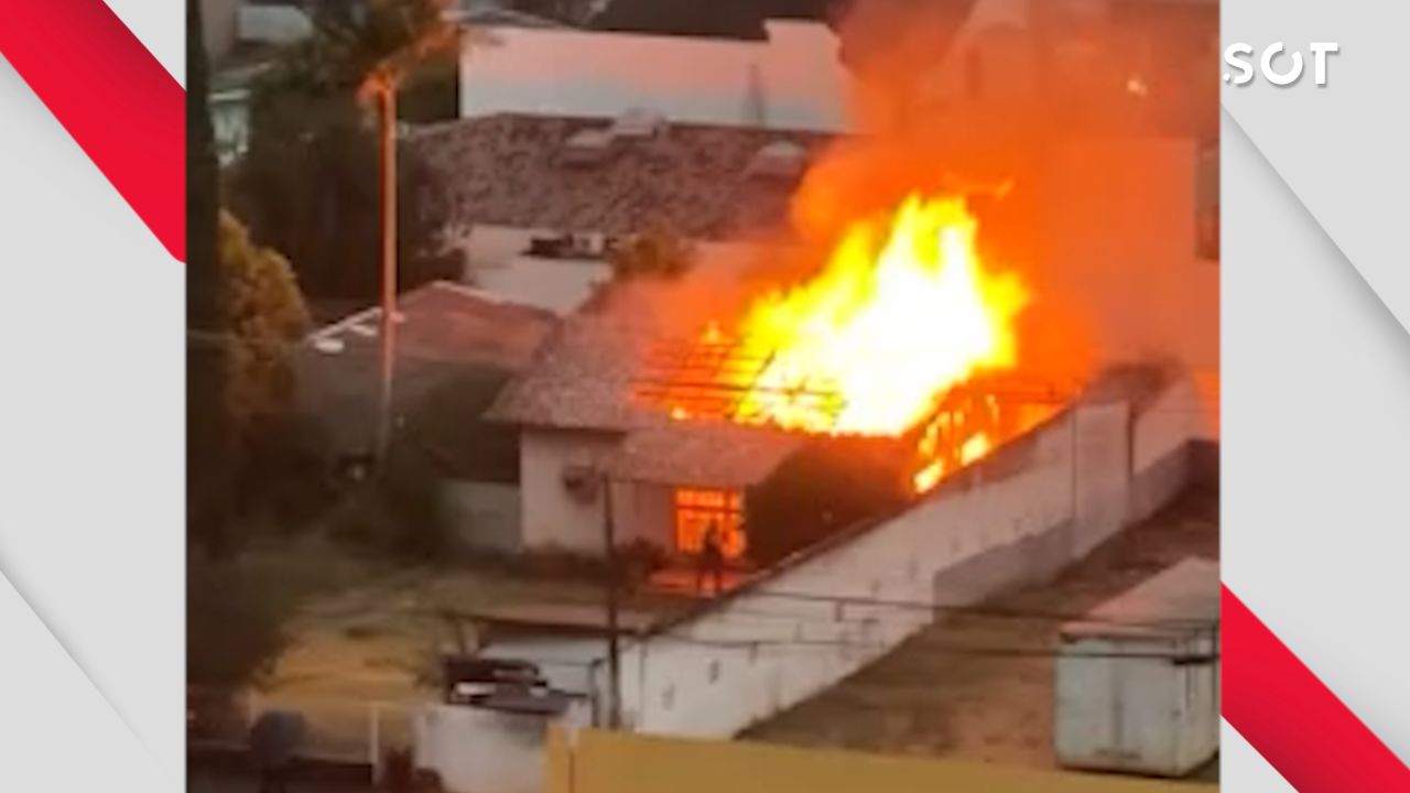 Incêndio destrói casa abandonada no Centro de Cascavel e mobiliza várias equipes dos bombeiros