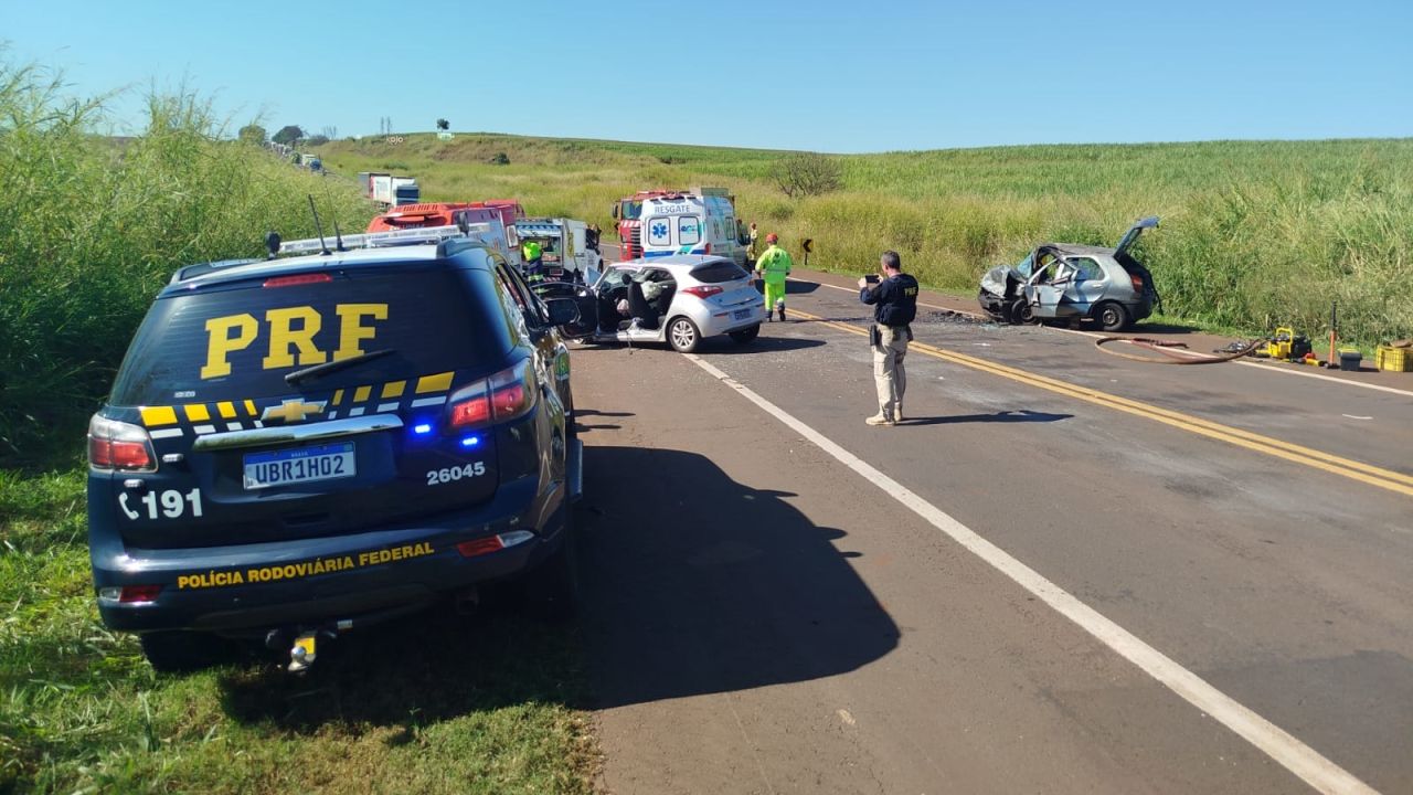 Colisão frontal na BR-369 deixa dois mortos e três feridos graves em Bandeirantes