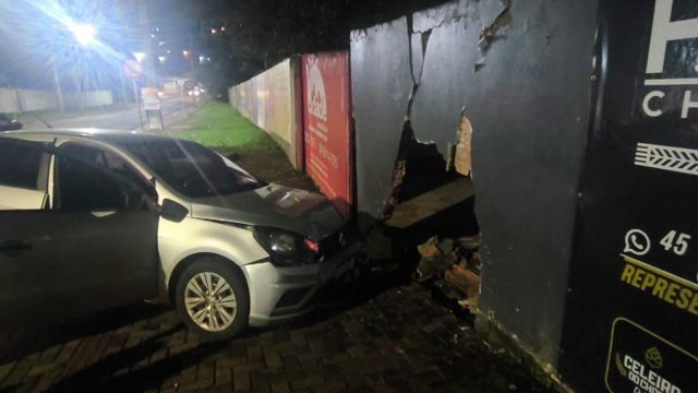 Motorista sem CNH é preso por embriaguez após provocar colisão entre dois carros em Cascavel