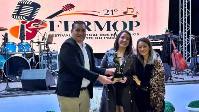 Jenny Werus conquista 1º lugar no FERMOP e leva Santa Tereza do Oeste à grande final do festival