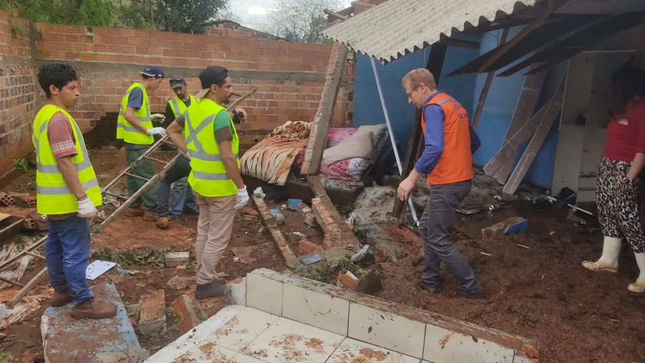 Defesa Civil mobiliza força-tarefa para atender famílias afetadas por granizo em Cascavel