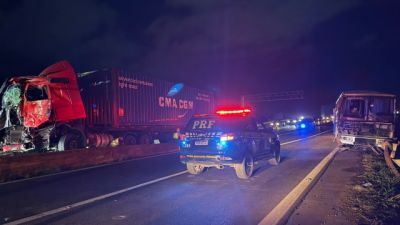 Imagem referente à notícia: Colisão entre ônibus, caminhão e dois carros deixa quatro feridos e interdita a BR-369 por duas horas em Rolândia