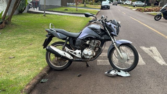 Jovem motociclista fica ferida após colisão com Ford Ka no Bairro Brasília, em Cascavel