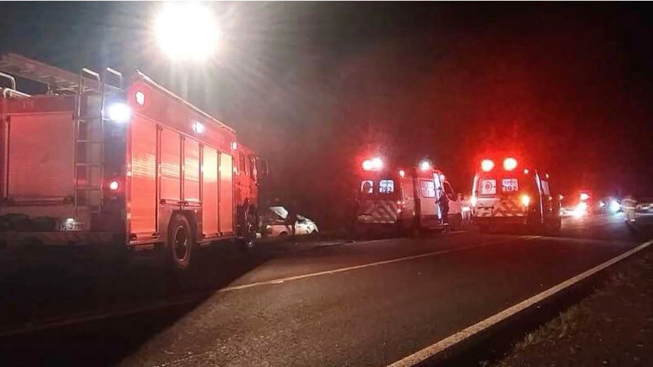 Grave acidente entre carro e caminhonete deixa três feridos na PR-158, em Laranjeiras do Sul