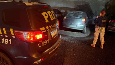 Imagem referente à notícia: PRF recupera veículo furtado e prende homem horas após deixar a prisão na BR-277, em Santa Terezinha de Itaipu