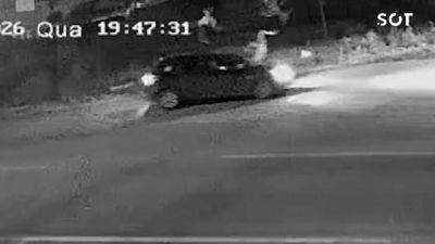 Imagem referente à notícia: Câmera registra momento em que carro atinge bicicleta com duas crianças e deixa meninos gravemente feridos em Cascavel