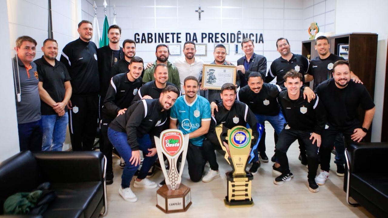 Campeões da Taça Brasil de Fut7 e Liga Oeste recebem reconhecimento do Legislativo