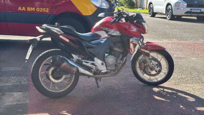 Imagem referente à notícia: Motociclista de 27 anos fica ferida em colisão com carro na Região do Lago, em Cascavel