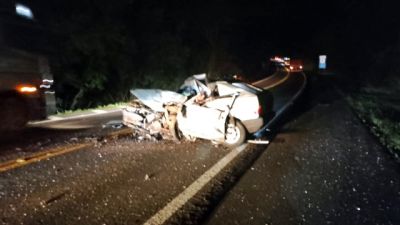 Imagem referente à notícia: Motorista morre em colisão frontal entre carro e caminhão-tanque na BR-277, em Nova Laranjeiras