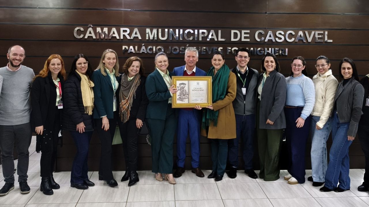 Câmara de Cascavel entrega título de Cidadão Honorário ao médico Luiz Carlos Toso por trajetória dedicada à saúde pública