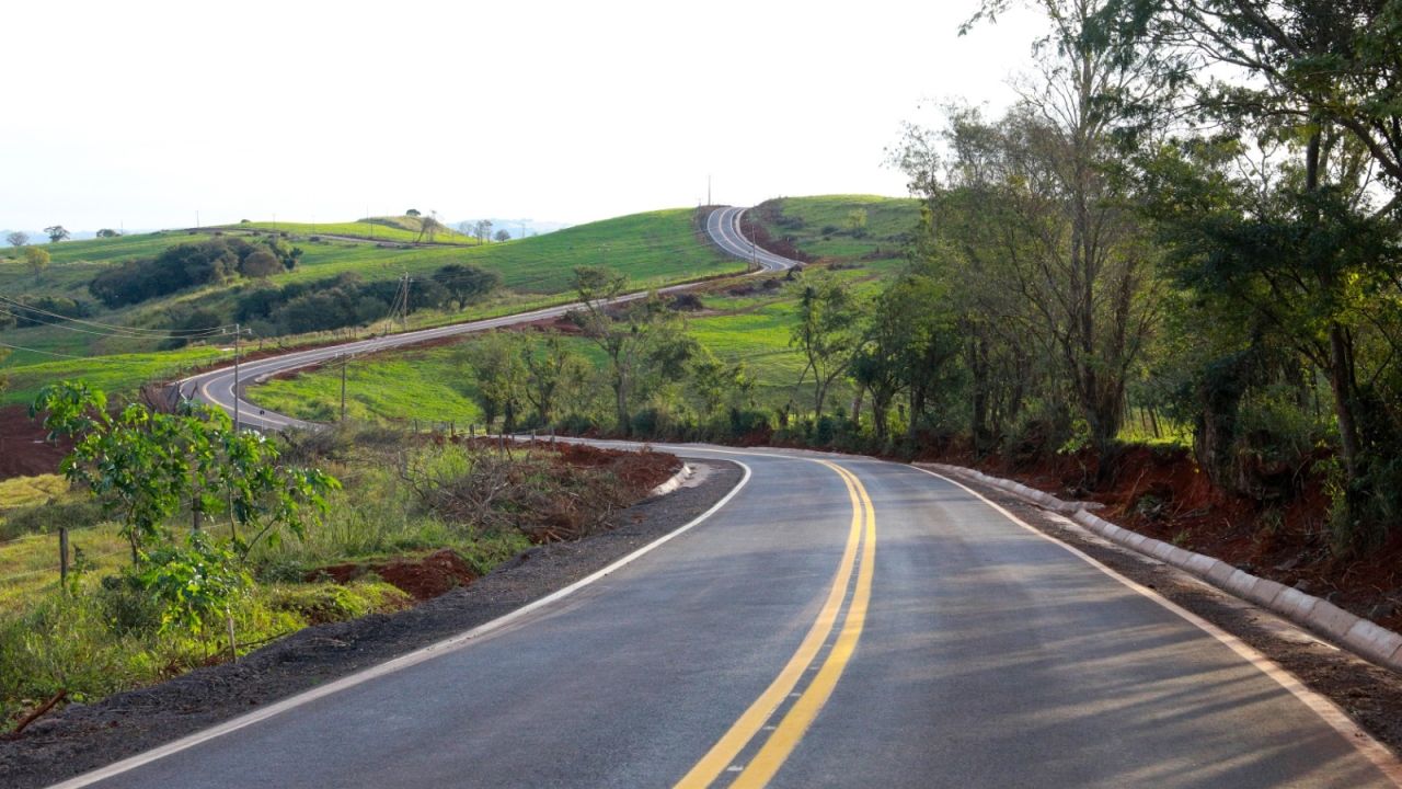Prefeitura entrega pavimentação da Estrada da Produção Coopavel e fortalece logística do agronegócio em Cascavel