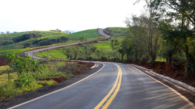 Prefeitura entrega pavimentação da Estrada da Produção Coopavel e fortalece logística do agronegócio em Cascavel