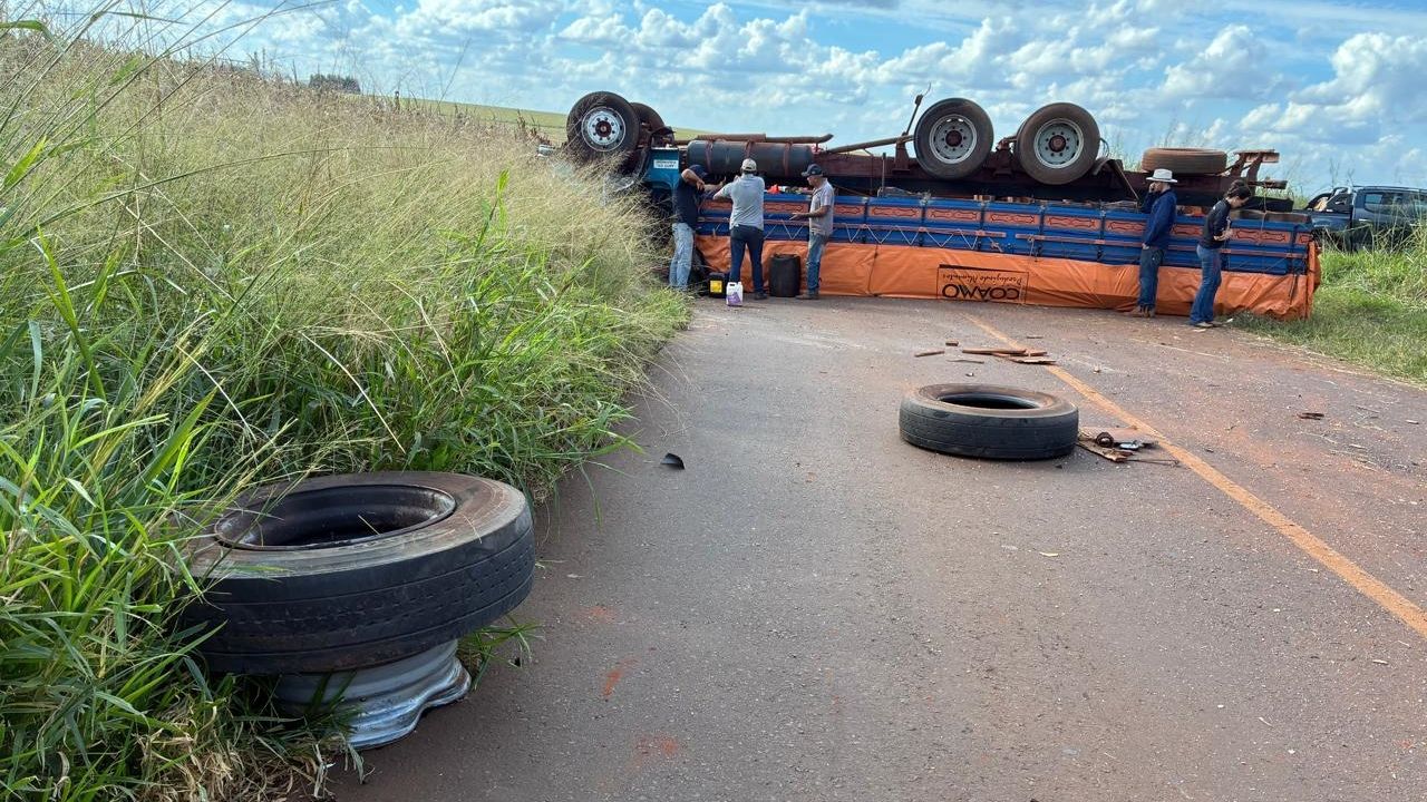 Três pessoas morrem em grave acidente entre carro e caminhão na rodovia de acesso a Paulistânia, em Alto Piquiri