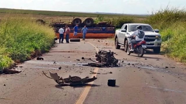 Três pessoas morrem em grave acidente entre carro e caminhão na rodovia de acesso a Paulistânia, em Alto Piquiri