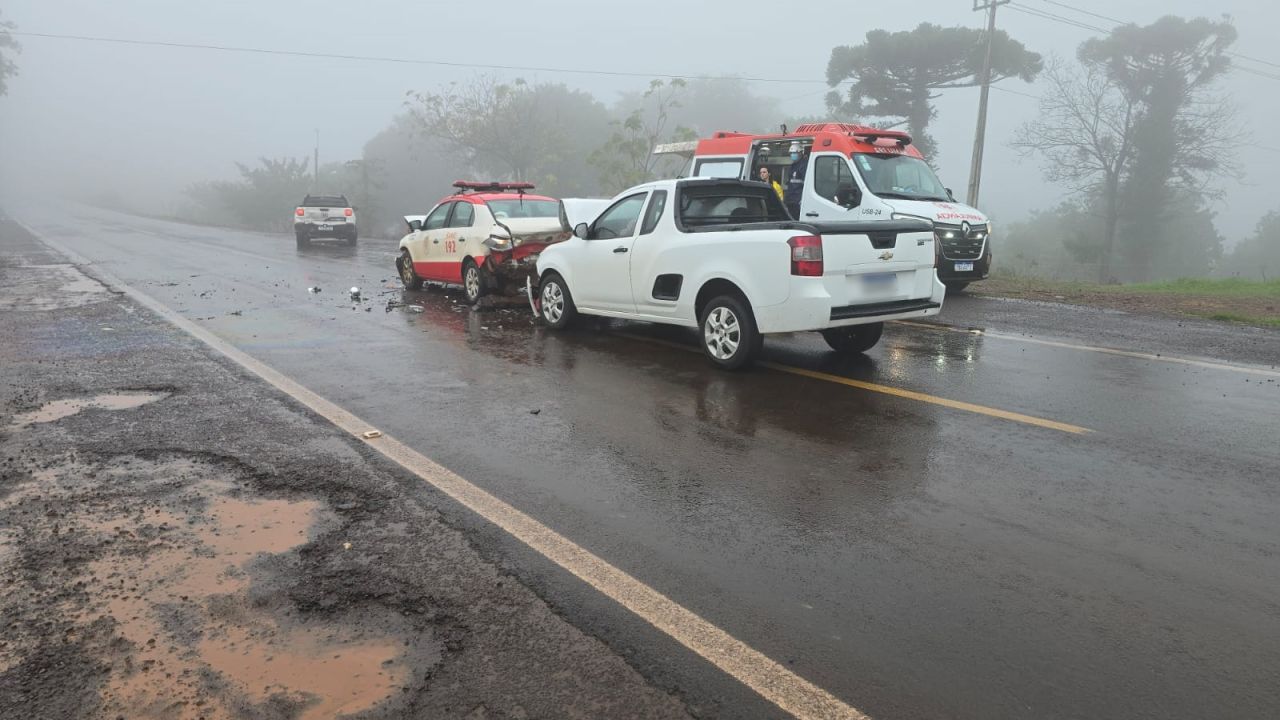 Engavetamento entre três veículos deixa passageiro ferido na PR-317 em São José das Palmeiras