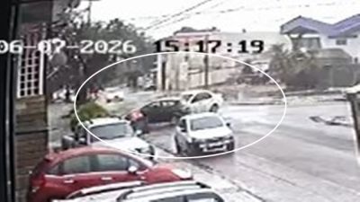 Imagem referente à notícia: Colisão entre dois carros é flagrada por câmeras de monitoramento no bairro São Cristóvão, em Cascavel
