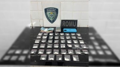 Imagem referente a notícia: Jovem de 18 anos é preso com 45 buchas de cocaína e balança de precisão em Cascavel