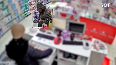 Imagem referente à notícia: Assaltante com roupas militares invade farmácia, ameaça atendente e foge com dinheiro do caixa em Cascavel
