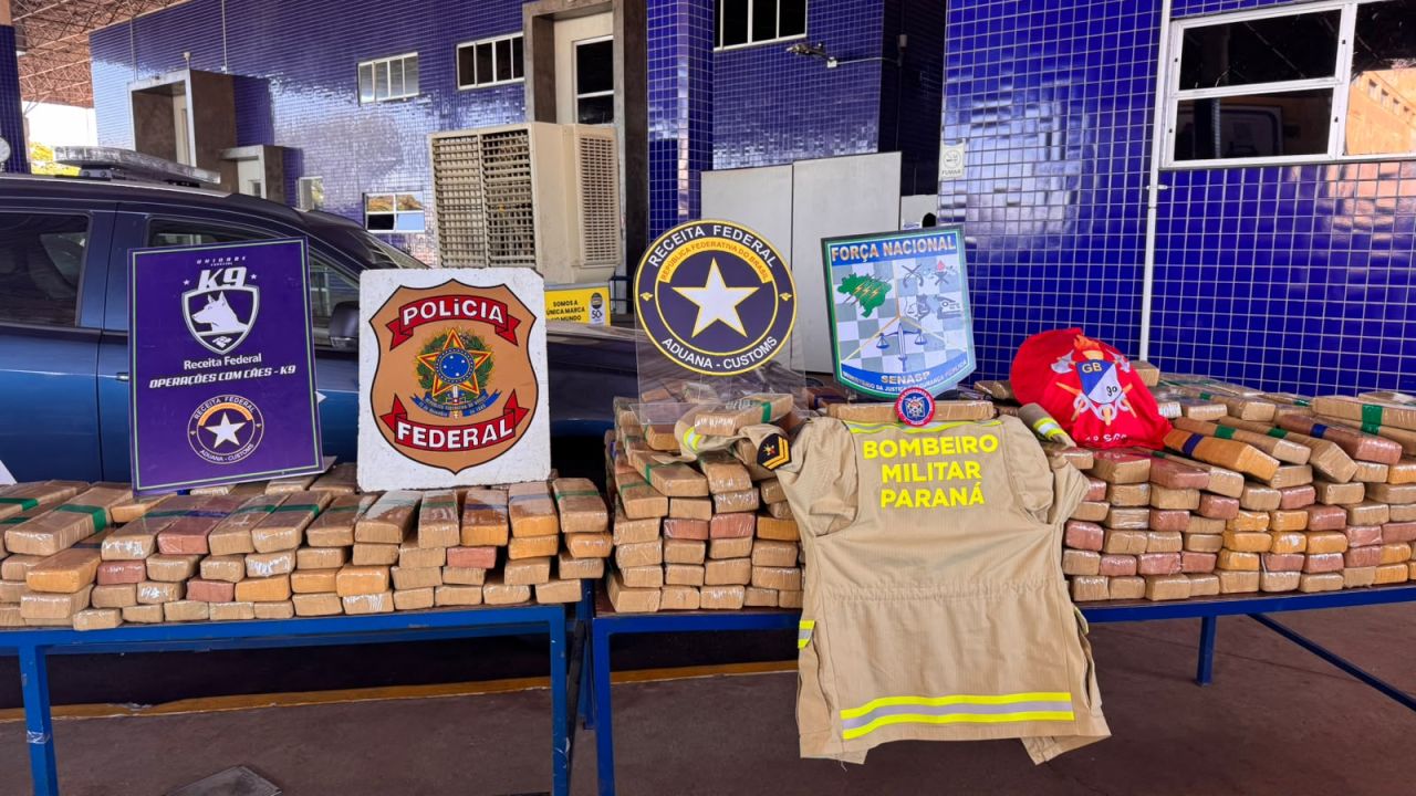 Operação conjunta apreende cerca de 500 quilos de maconha escondidos em fundo falso de caminhão na Ponte da Amizade