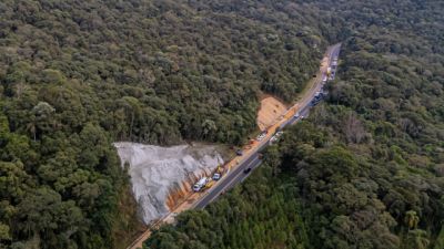 Imagem referente à notícia: EPR Iguaçu finaliza contenção em taludes de seis pontos da Serra da Esperança e obras entram na etapa final