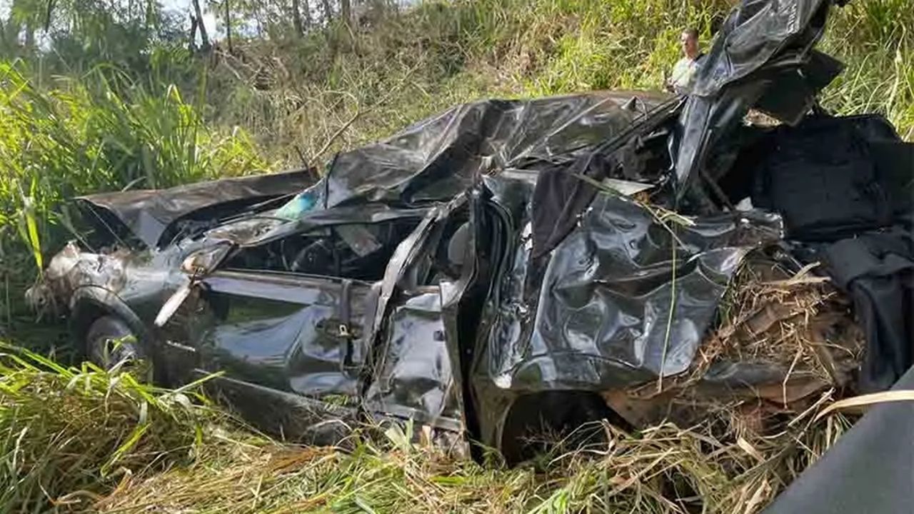 Cascavelense morre após carro despencar em ribanceira e ficar destruído em grave acidente no interior de São Paulo