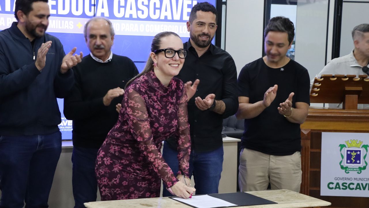 Prefeitura lança "Cartão Material Escolar Educa Cascavel" que deve movimentar cerca de R$ 4 milhões no comércio local