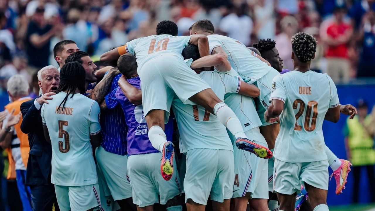 França vence Marrocos com autoridade e garante vaga na semifinal da Copa do Mundo
