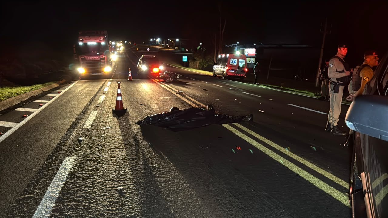 Motociclista morre atropelado por carreta após colisão entre três motos na BR-277, em Santa Tereza do Oeste