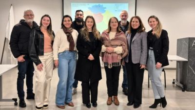 Imagem referente à notícia: Indústria têxtil de Cascavel busca espaço para fornecer uniformes escolares à rede municipal
