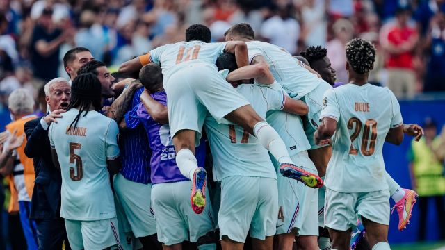 França vence Marrocos com autoridade e garante vaga na semifinal da Copa do Mundo