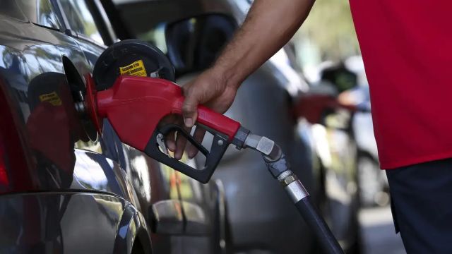 Governo adia reunião que pode aumentar etanol na gasolina para 32%