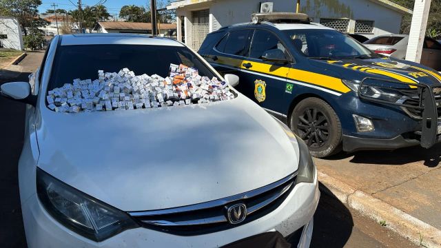PRF apreende 1,5 mil ampolas de emagrecedores em carro paraguaio em Londrina