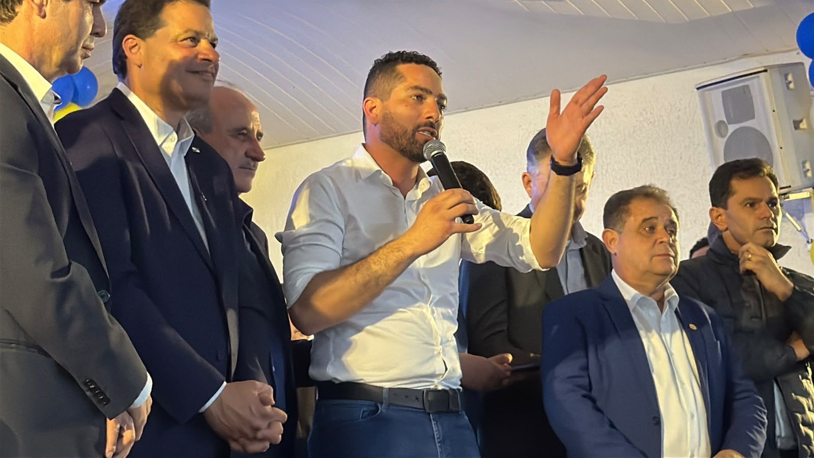 Imagem referente a notícia: De servente de pedreiro a prefeito: Tiago Almeida assume interinamente a Prefeitura de Cascavel por 15 dias