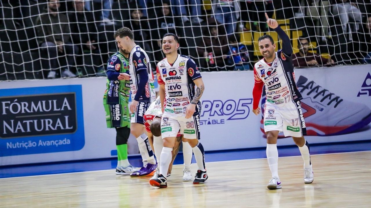 Cascavel reage após sair perdendo e arranca empate contra o Praia Clube pela Liga Nacional de Futsal