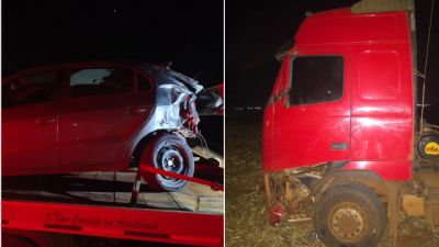 Imagem referente à notícia: Colisão lateral entre carro e caminhão deixa apenas danos materiais na PR-180, em Moreira Salles