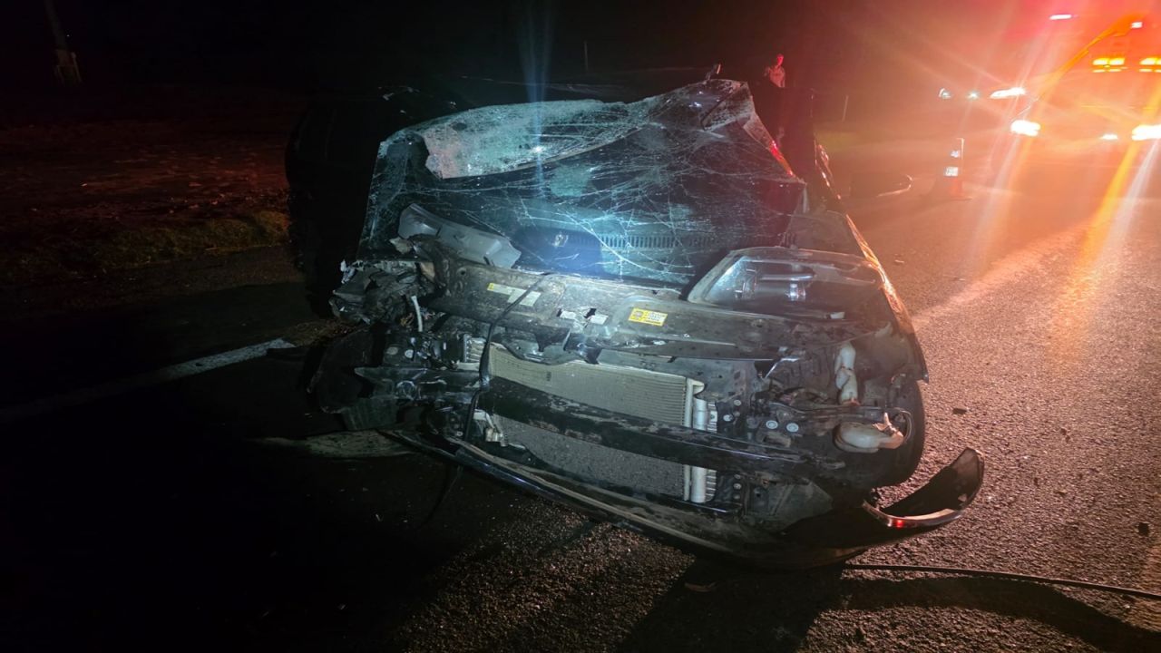 Colisão entre carro e carreta na BR-153 deixa dois mortos e dois idosos em estado grave em Jacarezinho